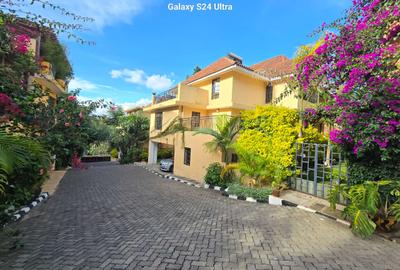 4 Bed Townhouse with En Suite in Kyuna - 2