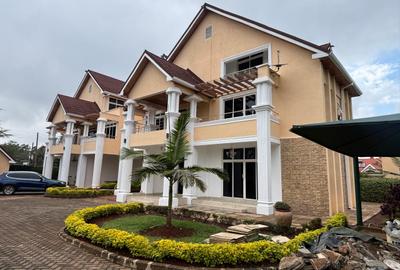 5 Bed Townhouse with En Suite in Ridgeways