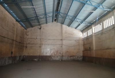 Warehouse with Parking in Industrial Area - 4