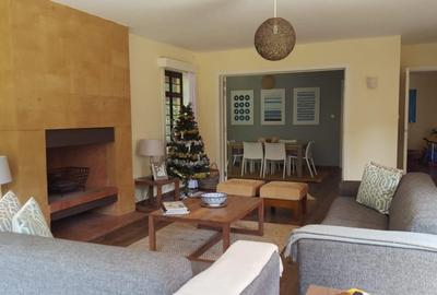 5 Bed Villa with En Suite in Rosslyn - 4