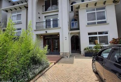 5 Bed Townhouse with En Suite in Lavington