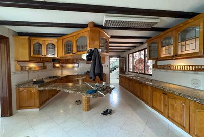 5 Bed House with En Suite in Gigiri - 3