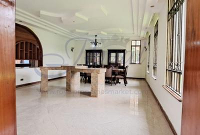 6 Bed House with En Suite in Ridgeways - 3