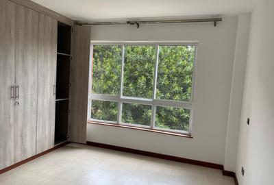 4 Bed Apartment with En Suite in General Mathenge