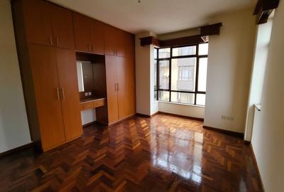 3 Bed Apartment with En Suite in Kilimani - 4
