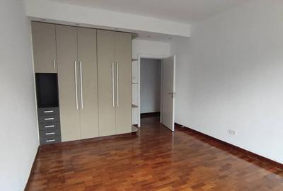 3 Bed Apartment with En Suite in Kileleshwa