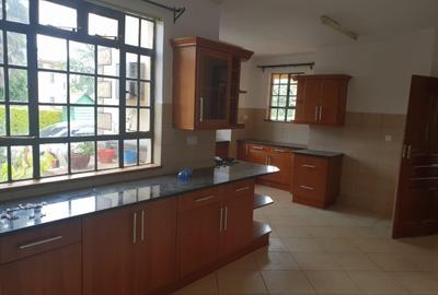 4 Bed House with En Suite in Runda