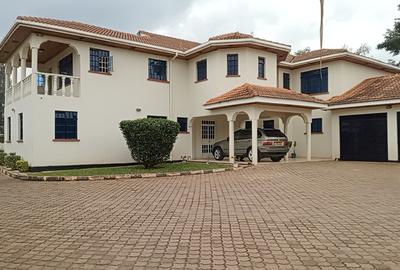 7 Bed House with En Suite in Runda