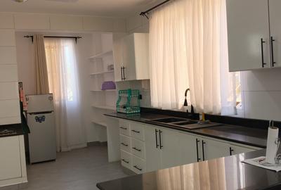 4 Bed Villa with En Suite at Beach Road - 2