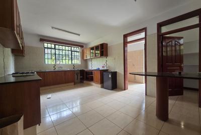 4 Bed Townhouse with En Suite in Nyari
