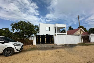4 Bed House with En Suite at Utange