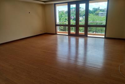 3 Bed Apartment with En Suite in Riverside