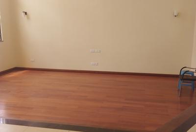 5 Bed Townhouse with En Suite in Lavington - 3