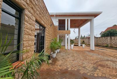 5 Bed Villa with En Suite in Runda - 2