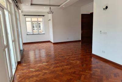 5 Bed Townhouse with En Suite at Lavington - 3