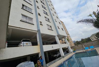3 Bed Apartment with En Suite in Riverside