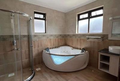 5 Bed Townhouse with En Suite in Runda - 3