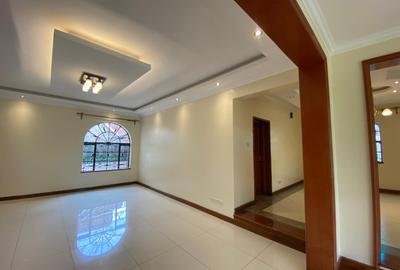 5 Bed Townhouse with En Suite in Nyari - 2