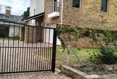 5 Bed Townhouse with En Suite in Karen Hardy - 3