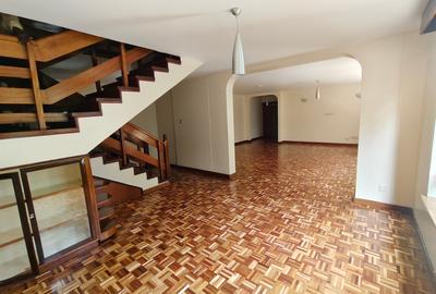 4 Bed Apartment with Swimming Pool in Riverside