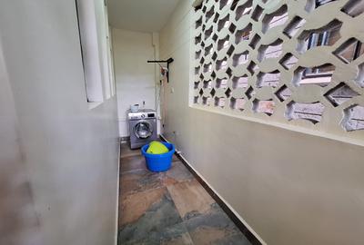 1 Bed House with En Suite in Lavington