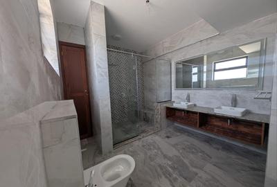 Serviced 3 Bed Apartment with En Suite in Kileleshwa