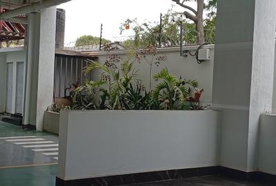 1 Bed Apartment with Swimming Pool in Kilimani - 2