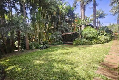 6 Bed House with En Suite in Runda - 2