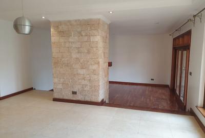 5 Bed Villa with En Suite in Lavington