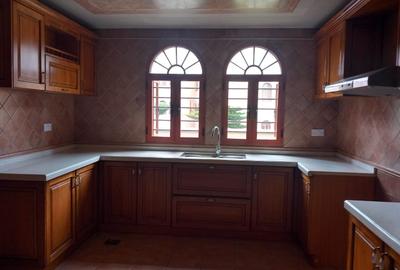 6 Bed Villa with En Suite in Kileleshwa - 2
