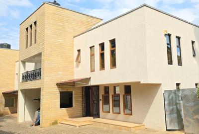 5 Bed Townhouse with En Suite at Convent Drive