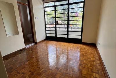 3 Bed Apartment with En Suite in Lavington - 4