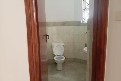 4,000 ft² Office with Service Charge Included at Riverside Drive - 3