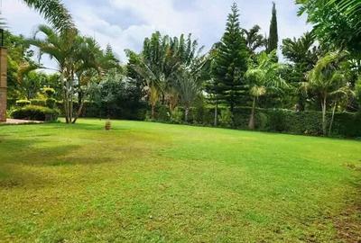 5 Bed House with En Suite in Runda - 2