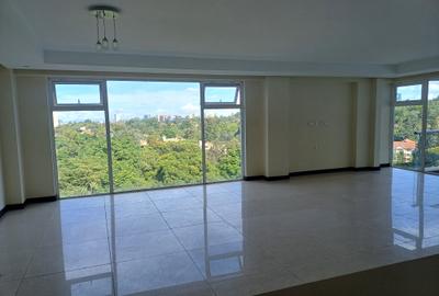 3 Bed Apartment with En Suite in Riverside