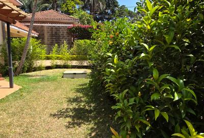 4 Bed Townhouse with En Suite at Nairobi. - 2