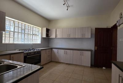 5 Bed Townhouse with En Suite in Kileleshwa - 4