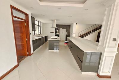 5 Bed House with En Suite in Kyuna