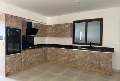 2 Bed Apartment with En Suite in Rhapta Road