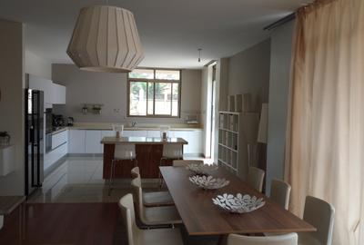 3 Bed Apartment with En Suite at Near Regal Plaza