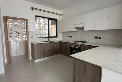 3 Bed Apartment with En Suite at Brookside - 2