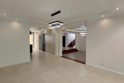 5 Bed Townhouse with En Suite at Riverside