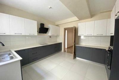 5 Bed Apartment with En Suite at Parklands Avenue.