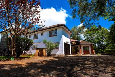 0.5 ac Office with Parking in Lavington