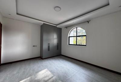 5 Bed Townhouse with En Suite in Lavington
