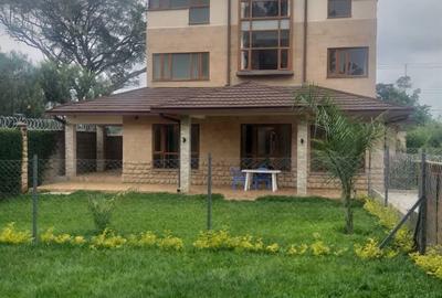 5 Bed House with En Suite in Lavington