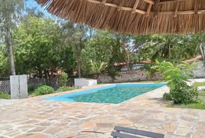 4 Bed House with En Suite in Watamu - 4