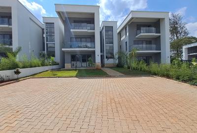 6 Bed House with En Suite in Lavington