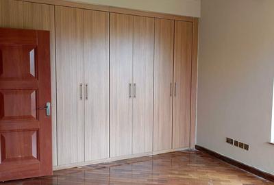 4 Bed Townhouse with En Suite in Ridgeways
