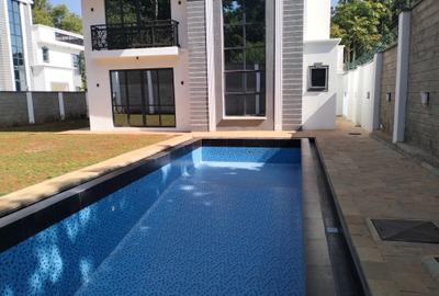 5 Bed Townhouse with En Suite in Lavington - 3